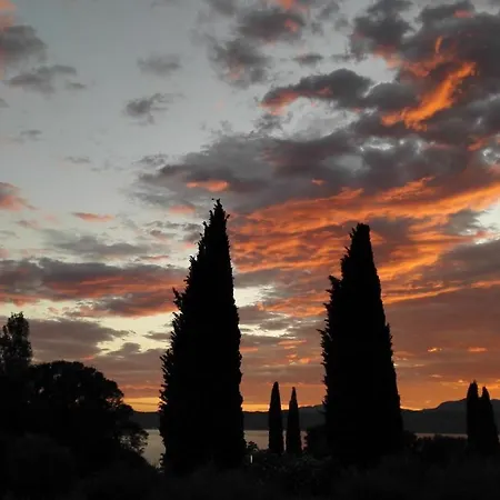 Villa Paradiso Apartment Sirmione